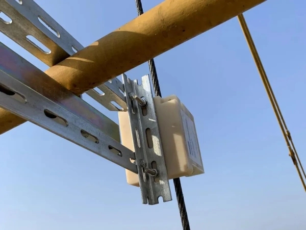 下载黄色APP91视频断裂造成85吨吊车被压扁，引发安全思考